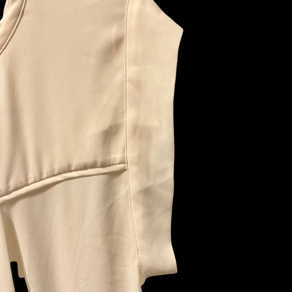 Pleione Woman’s Ivory Flowy Blouse Flutter Sleeve, Notched Neckline. Size: XL - Picture 4 of 4